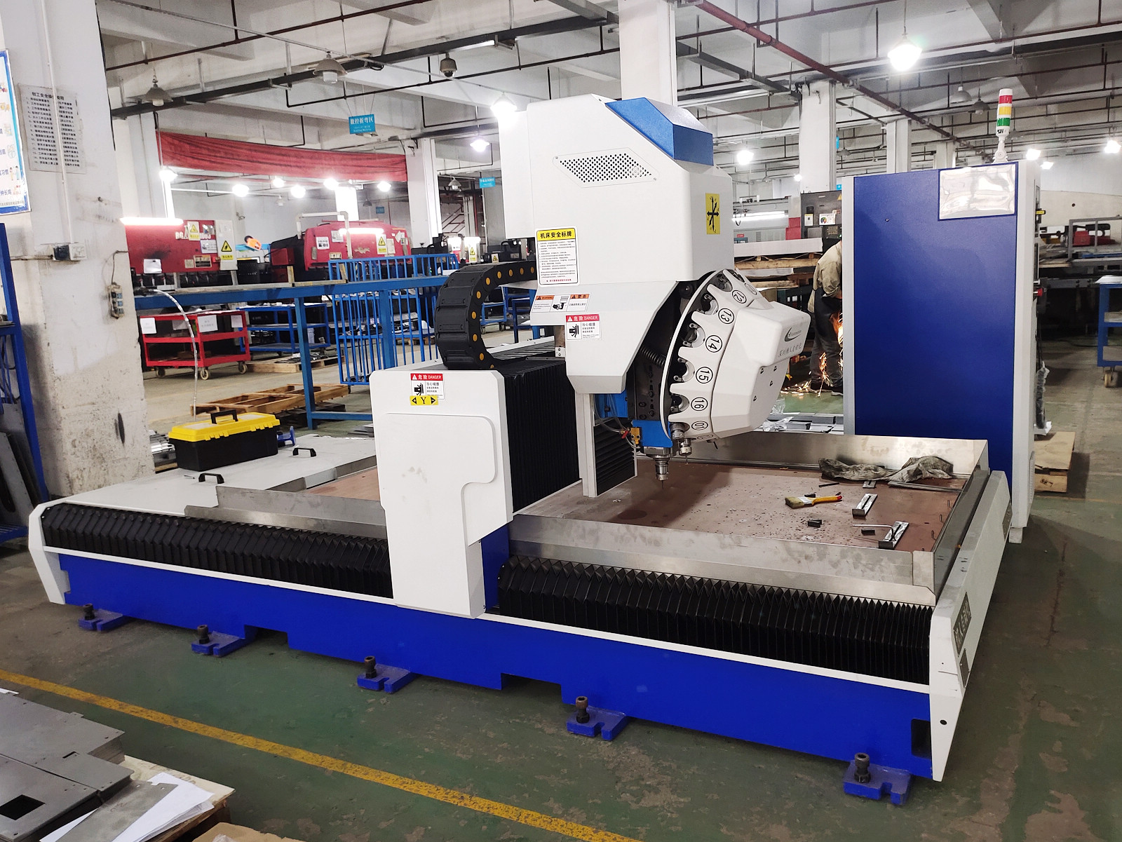 全自動攻絲、沉孔機